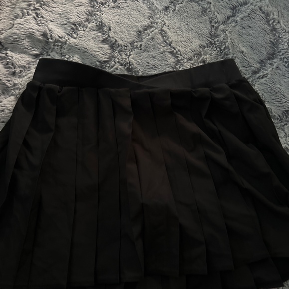 Frankie’s bikinis windy tennis skirt (Black) - Picture 3 of 5